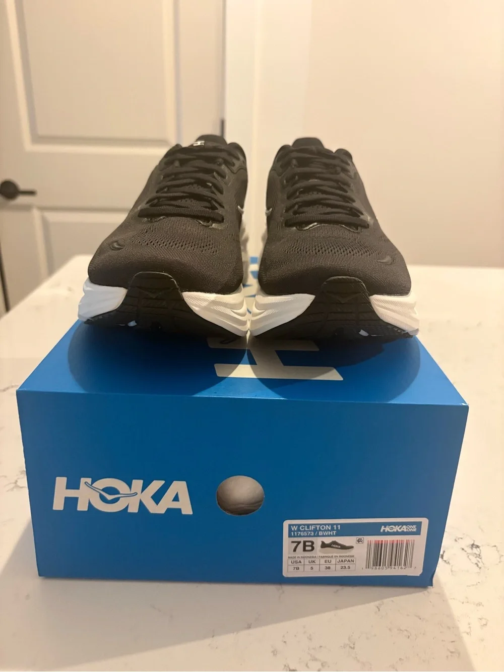 HOKA Clifton 11 Running Shoes